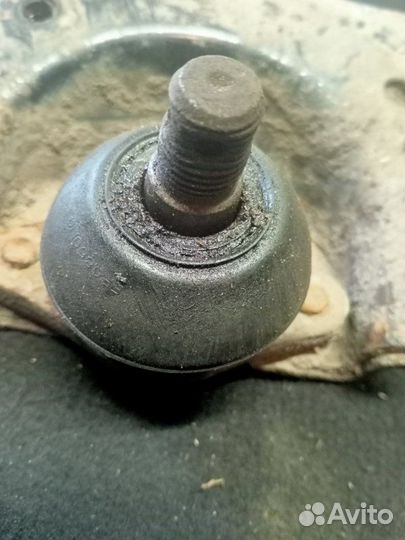 Рычаг подвески передний левый Mitsubishi Pajero