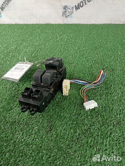 Блок управления стеклоподъемниками передний правый