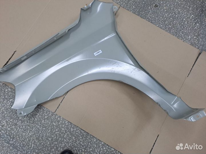 Крыло переднее правое