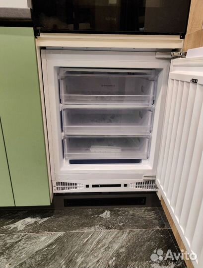 Кухня на заказ с островом. Доставка и сборка