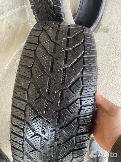 Tigar Winter 215/45 R17