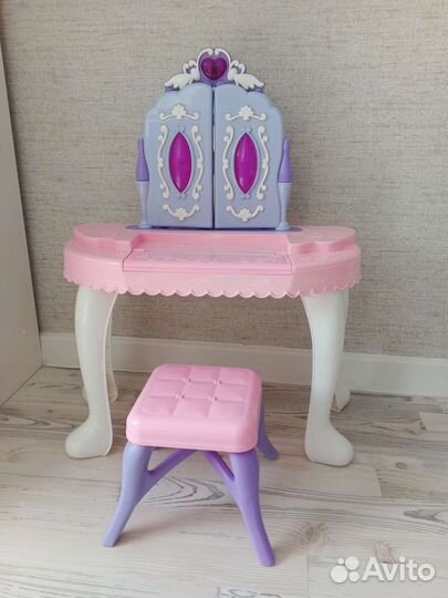Детский туалетный столик