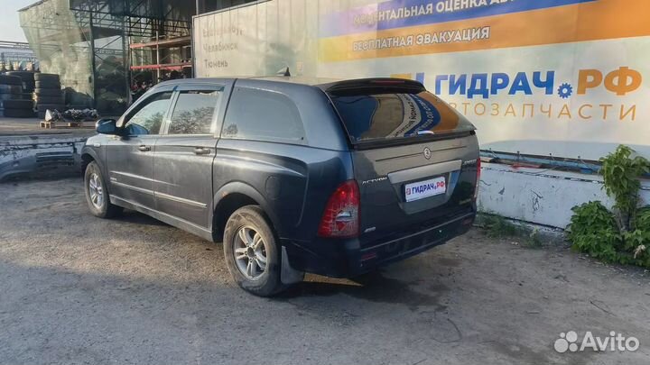 Обшивка двери передней правой SsangYong Actyon Sport 7221232520