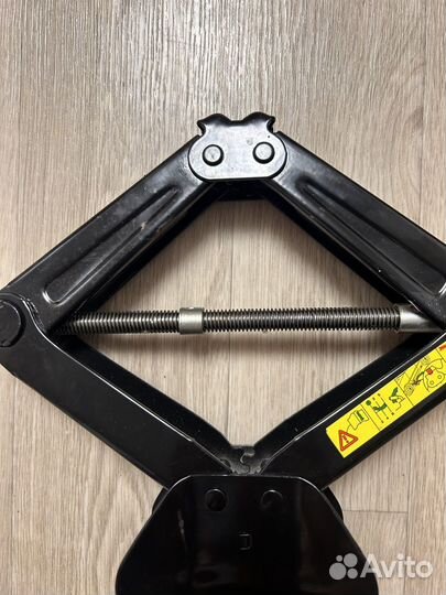 Домкрат ромбический