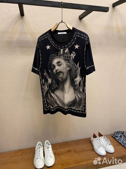Футболка givenchy