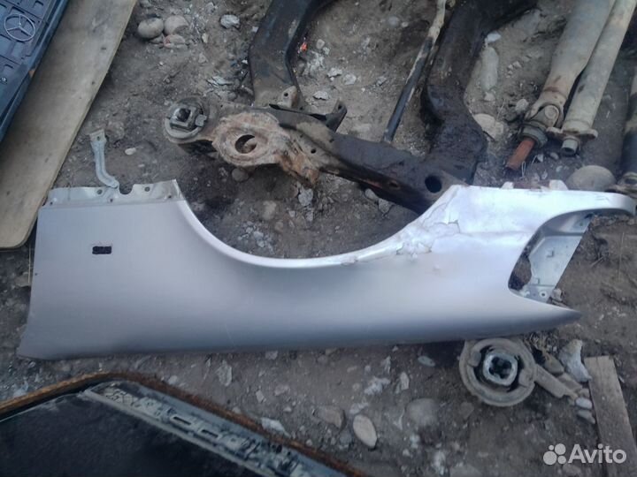 Крылья передние Мерседес w140 левое поавое
