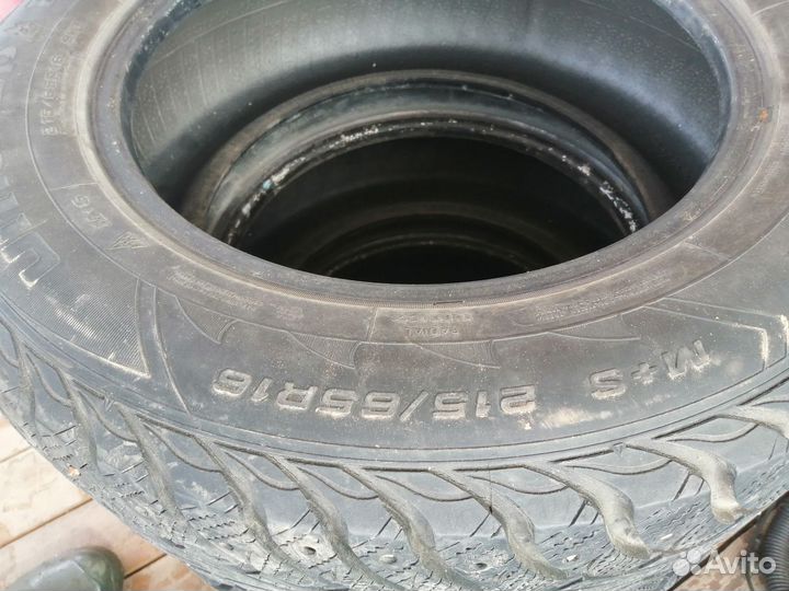 Goodyear UltraGrip Extreme 215/65 R16 98H