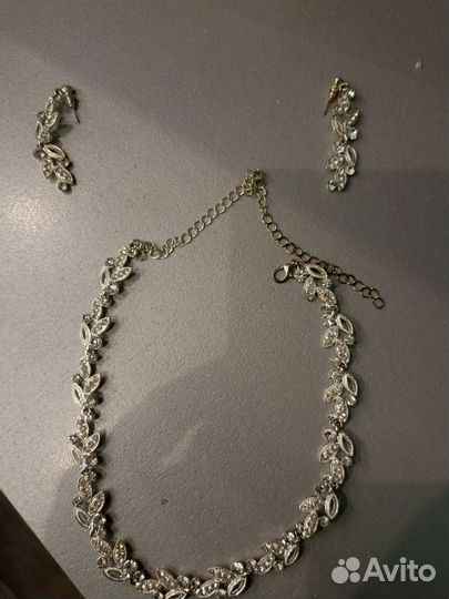 Бижутерия :серьги + колье