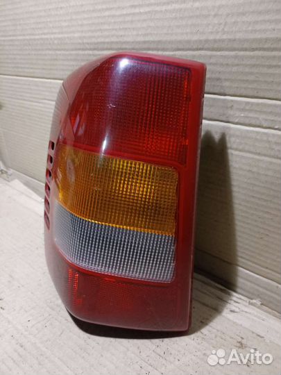 Фонарь задний левый Jeep Grand Cherokee WJ