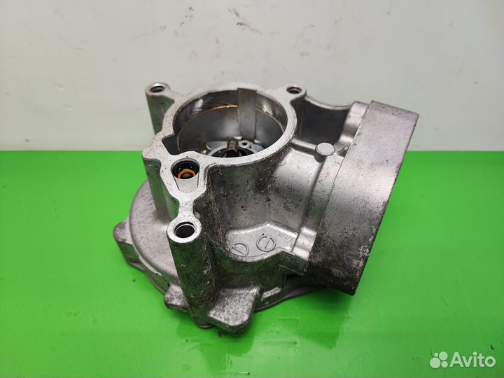 Насос вакуумный 06L145100F Шкода Октавия А7, VW