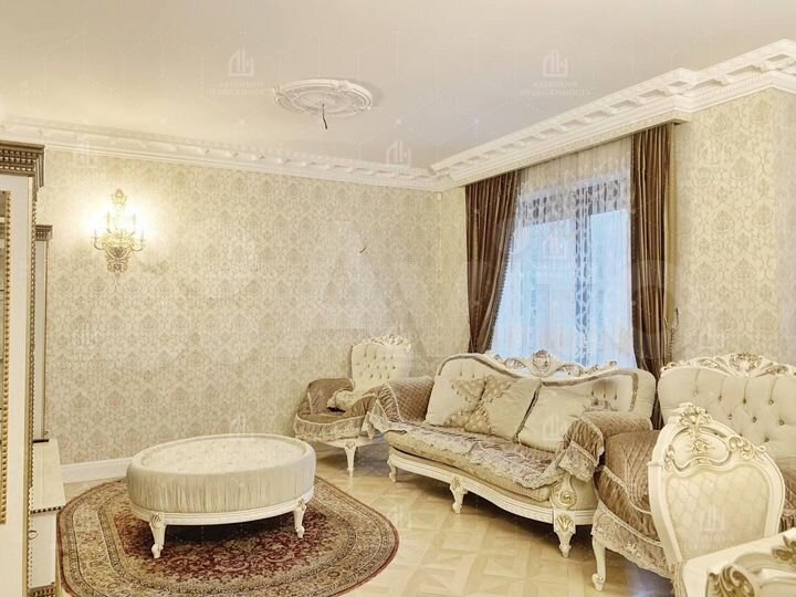 Дом 335 м² на участке 10 сот.