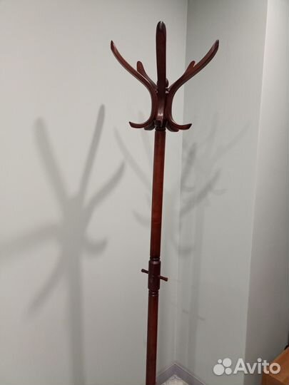 Вешалка напольная из дерева