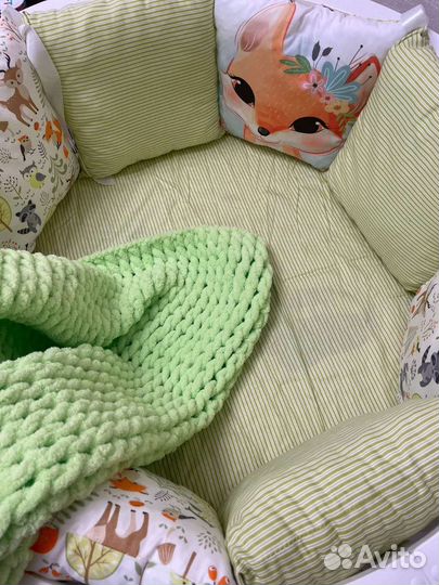 Бортики, одеялко, простынка в кроватку новые
