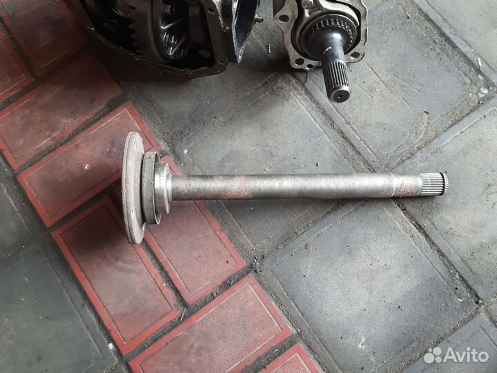 Полуось переднего моста Mitsubishi Pajero 4