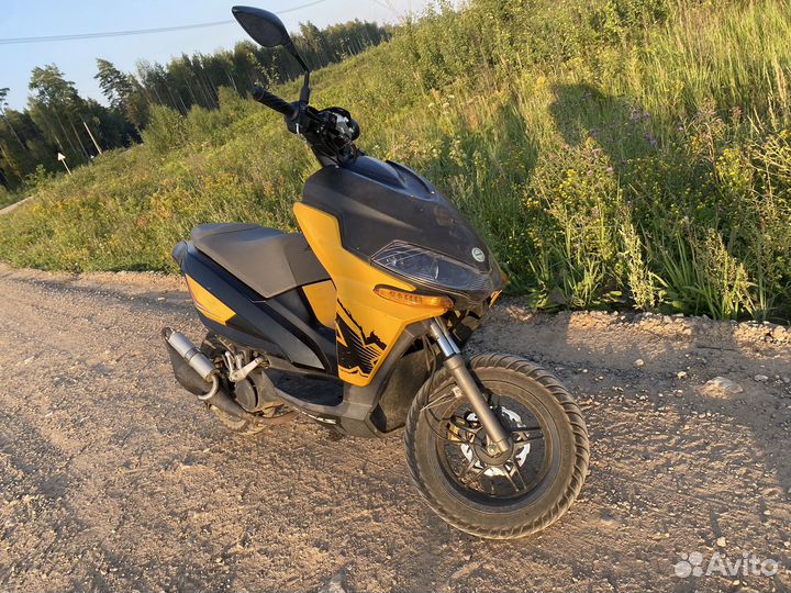 Скутер stels arrow benelli 100