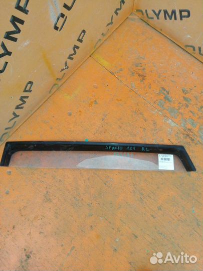 Ветровик задний левый Toyota Corolla Spacio ZZE124