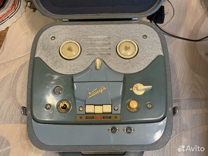 Катушечный магнитофон комета
