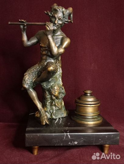 Статуэтка бронзовая 