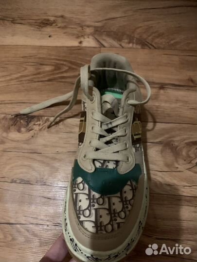 Кроссовки женские