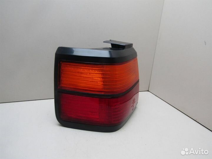 Фонарь задний наружный левый VW Passat (B3) 1988
