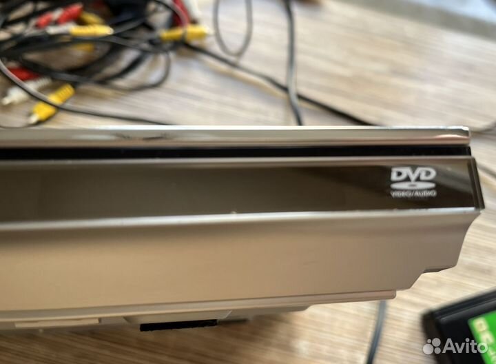 DVD плеер LG DF599X