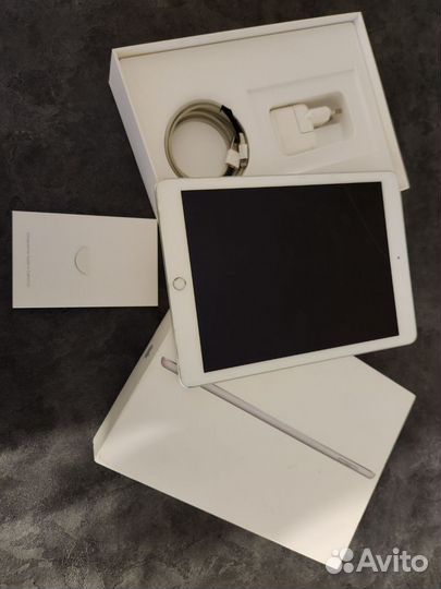 Apple iPad 9.7 Wi-Fi + Cellular 32 GB (A1823)