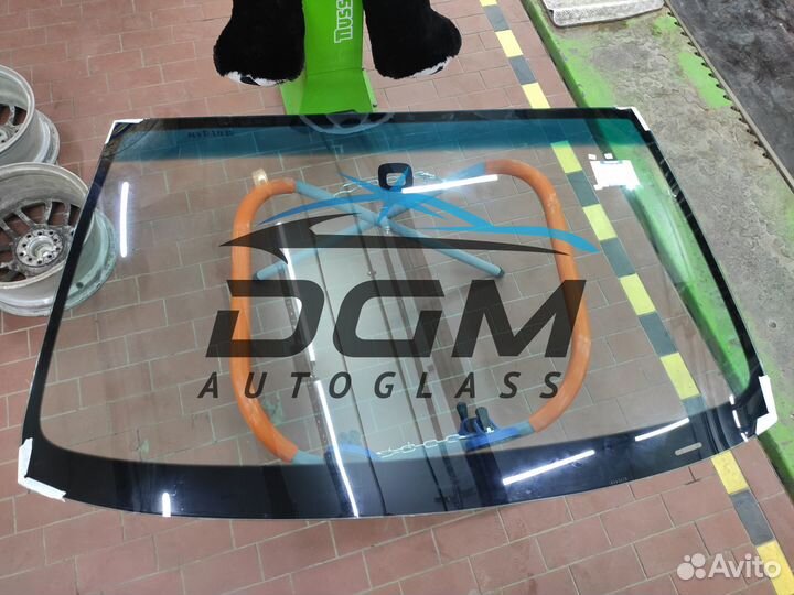 Лобовое стекло Nissan Primera (P12)