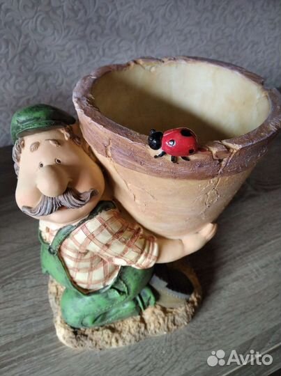 Фигурка декоративная с кашпо