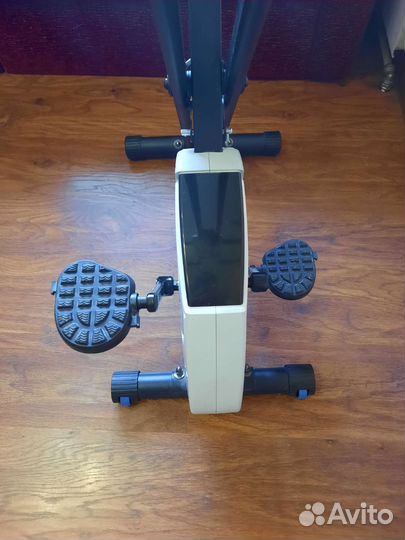 Велотренажер с классической вертикальной посадкой