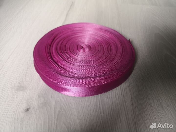 Новая атласная малиновая лента, моток