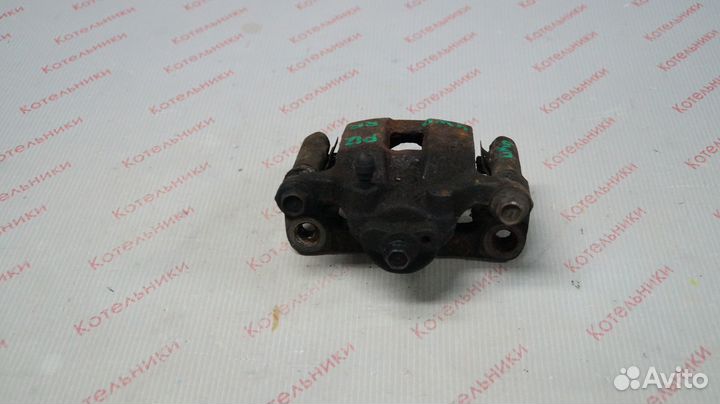 Nissan 44001-8H300 Суппорт задний правый