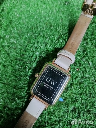 Наручные женские часы Daniel Wellington DW00100508