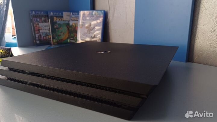 Приставка PS 4 Pro 1T