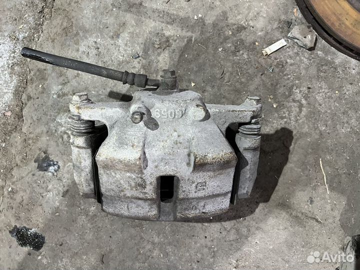 Суппорт тормозной Nissan X-Trail T31