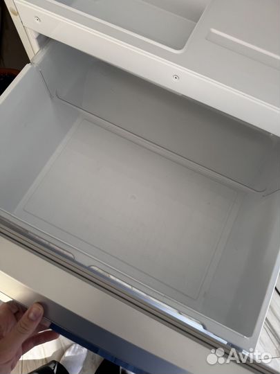 Холодильник с лёдогенератором mitsubishi