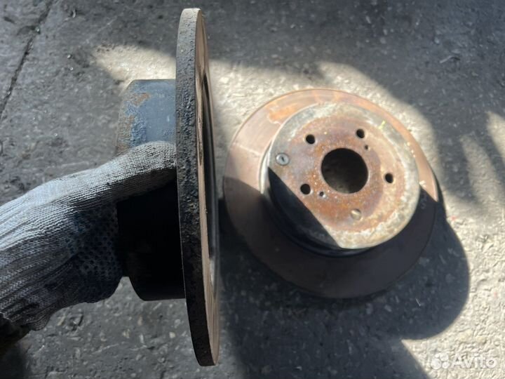Тормозной диск задний Toyota verso 2012