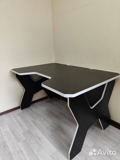 Компьютерный стол новый