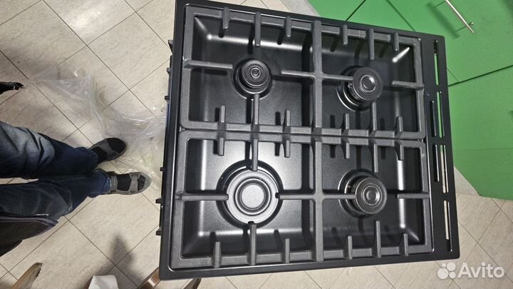 Газовая плита новая. Горение
