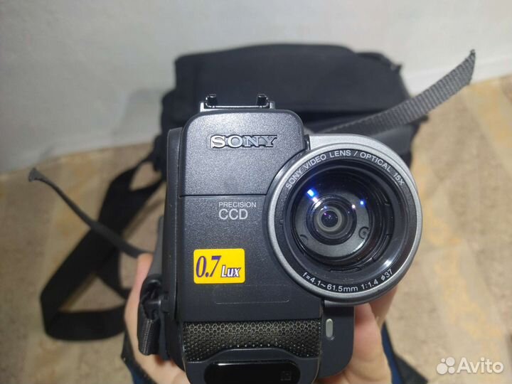 Видеокамера Sony Handycam CCD-TR620E