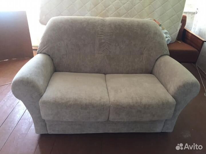 Продаётся прямой диван б/у в отличном состоянии