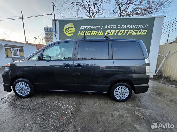 Toyota Voxy 2.0 AT, 2002, 390 000 км