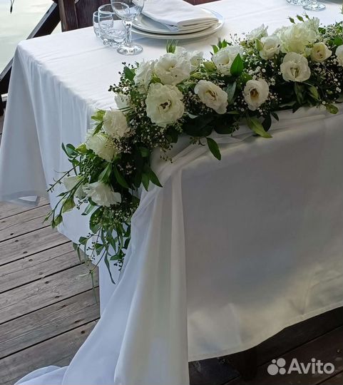 Живые цветы на свадебный стол