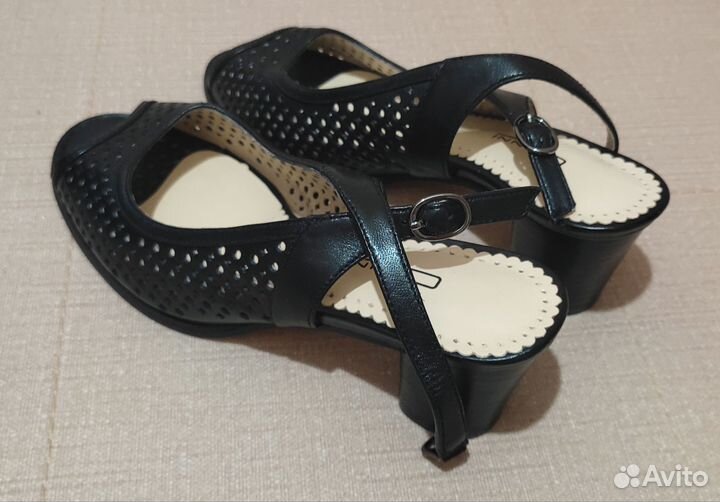 Босоножки Conni Италия 33 размер