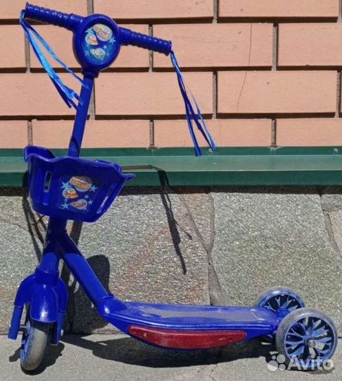 Трёхколёсный самокат