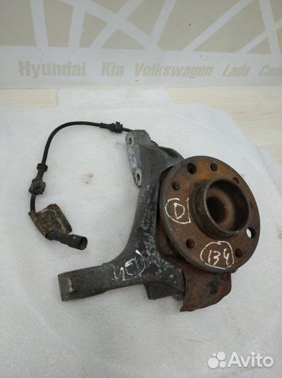 Поворотный кулак со ступицей передний правый Opel