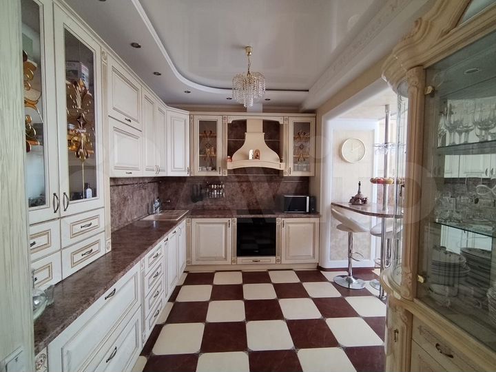 3-к. квартира, 113,2 м², 2/5 эт.