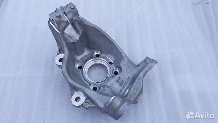 Поворотный кулак передний левый bmw 3 серия f30