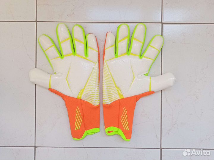 Вратарские перчатки Adidas Predator Pro 6,7,8,10