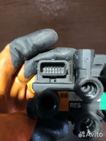 Блок управления пневмоподвеской Land Rover