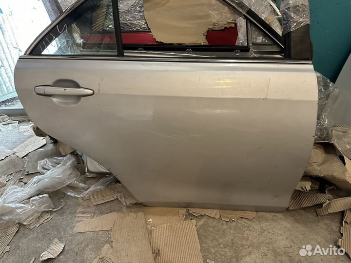 Задняя правая дверь toyota camry 40